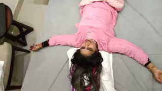 Stepbrother ne bed par handjob karna shikhaya