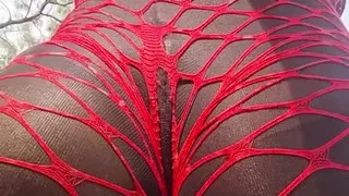 Knky Bee: Slo-mo Twerking in Red Nets Outside