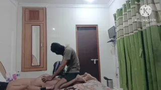 Doctor mam called the massage boy at the flat to get her massage=2.mp4