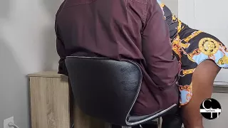 Farbiger Fick im Office