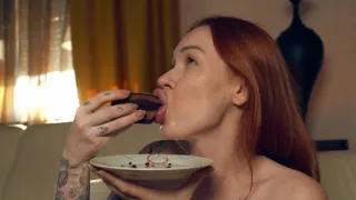 Step Mom's Kinky Cum-eating Cake Fetish in Steamy Kitchen Turns Into a Forbidden Food Porn Fantasy That Satisfies Her