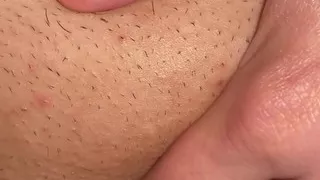 ???? I rub my clit with a dildo until I end up screaming like a nymphomaniac