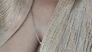 Desi gao ki gwar  chut me fingaring krte huye pani nikala