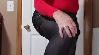 Cd, I masturbate and cum on my nylon pantyhose.