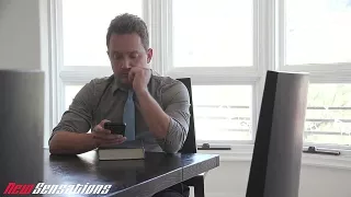 Im Hotel fickt er die schwarzhaarige Schlampe