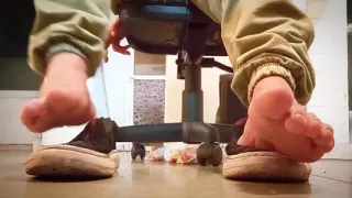 Big male feets anda balls