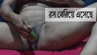 Batasi Bhabhi fucking herself with Brinjal