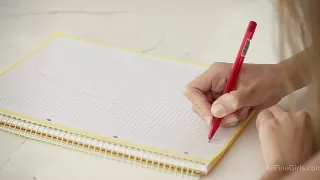 Seinen Dickschwanz teilen sich die zwei Bi-Mädels