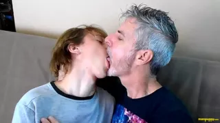 Hot Gay Kissing with Elis