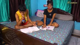 Indisches Girl wird von ihrem Studienfreund gefickt