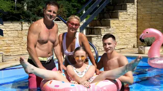 Kathy Anderson, Lady Bug VR Porn: Hot Family Summer - VirtualTaboo