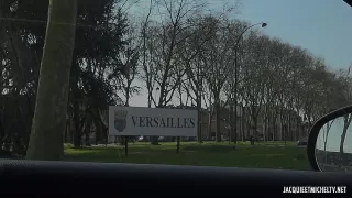 Reife braunhaarige Bitch hat eine Vorliebe für Solosex und Ficks unter freiem Himmel