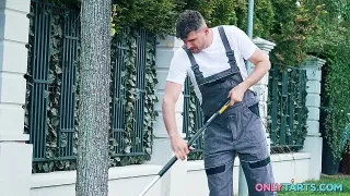 Der Gärtner darf die blonde Tittenschlampe vögeln