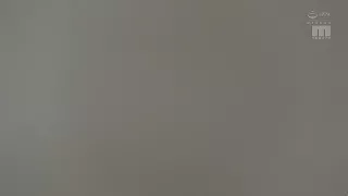 Junger Kerl beim ficken mit dem asiatischen Teenager