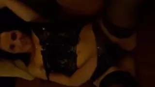 elle se caresse avant de me sucer