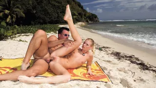 Yasmine Gold Masturbates While Having Her Asshole Drilled on a Beach - Private Porn Sex Videos