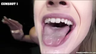 Blondes Teen holt sich Wichse am Glory Hole