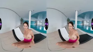 Teases With Naked Spa Striptease - Vixi Rafi