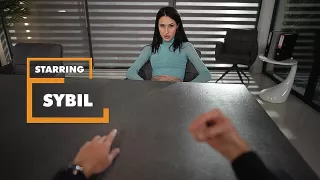 Zwei Teens im Büro genagelt