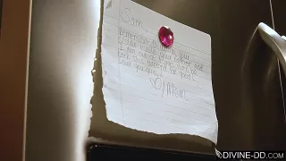 Auf die harte Tour mag es die rothaarige Netzschlampe mit riesigen Möpsen