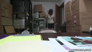 Nach dem Fick bekommt sie den Job