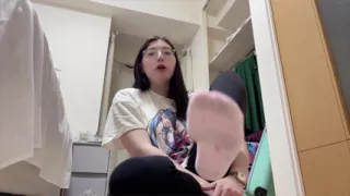 My foot slave has to smell and lick again