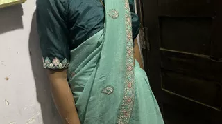 Indian tamil girl and sexyi boy very good sexy chudai