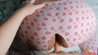 My stepdaughter wants to play at night, I hope you learn to stop throwing a tantrum! I fuck her delicious pussy on all fours, POV Perfect Ass