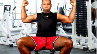 Worshiping Chris' Muscles