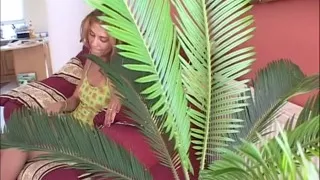 Solo Pee Girls Simona the Sexy Pee Girl