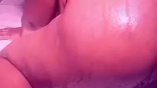 Nyazim bathing and tweaking while filming myself makes me confident