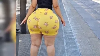 Big ass waiting for the bus in Argentina