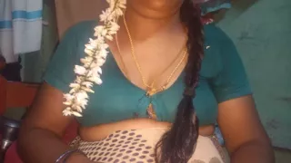 Molai azhagi priyanka atthaiyin sidhiyil viralgalai vittu aatum munnal kadhalan, big boobs priyanka aunty sex