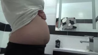 Sexy Kate peeing for you