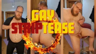 Cri33Y performs a hot gay striptease, showing his hairy ass and pubic hair (Year 2021)