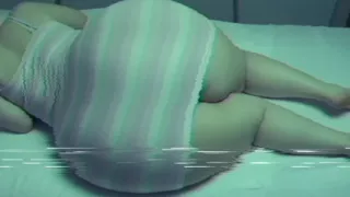 big-bootied woman shopping in rich leggings