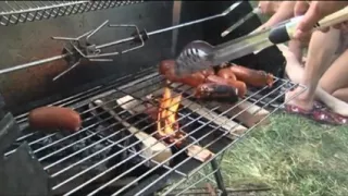 Outdoor hairy pussy fucking anal penetrated threesome in the garden