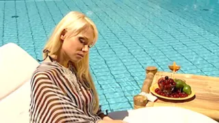 Fruit, Sun and a Perfect Body to Show off