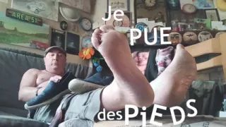 The good fat Pascal stinks of feet and shoes in his living room before doing his extra techno-handjob!