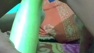 Desi bhabhi ne apni chut me dala bhot badi Loki or khub maze liya or apne boobs bhi khub dbaye