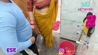 Pyari bhabhi Ne Muth Marte hue Bathroom dekh liya aur lapak le mera lund bhi leliya