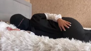 Arab MILF in Hijab Got Double Orgasm While Masturbating Her Pussy