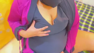 Irani Arab MILF Hot Stepmom Masturbation in Hotel Room and Hotel Guy Saw Her and He Start Handjob