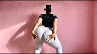 beautiful big-assed girl shaking it 2