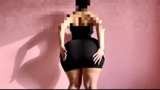 beautiful big-assed girl shaking it