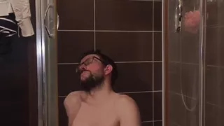 Jerking off a Cock in the Shower