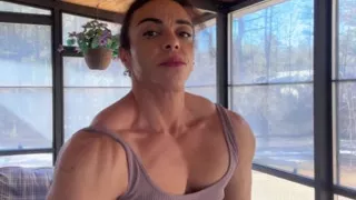Black mom unleashes bodybuilding fire under flexing pressure
