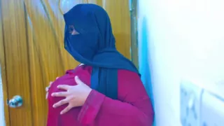 Egyptian Hot Maid Gets Super Horny & Start Masturbat in Office Room & Boss Start Handjob by Saw Her