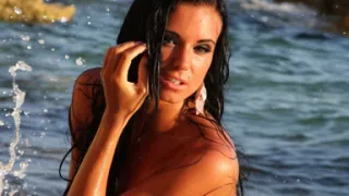 579 Brunette Ashley Bulgari Play with Water in Ocean