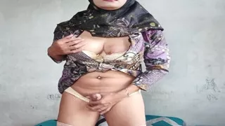 Hijab Shemale Enjoying Self Masturbation